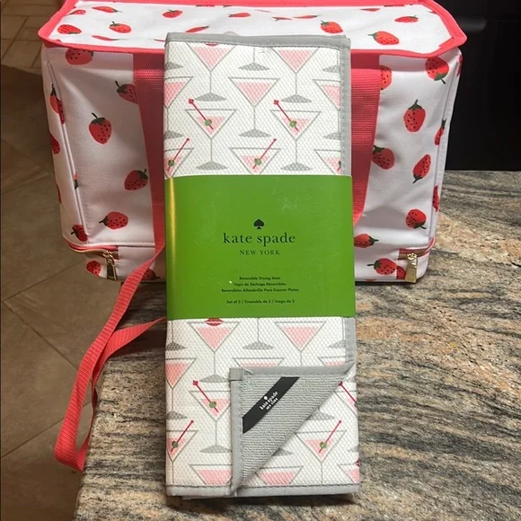 Kate Spade Strawberry Print Cooler Bag  & Reversible Drying Mat - Picture 6 of 8